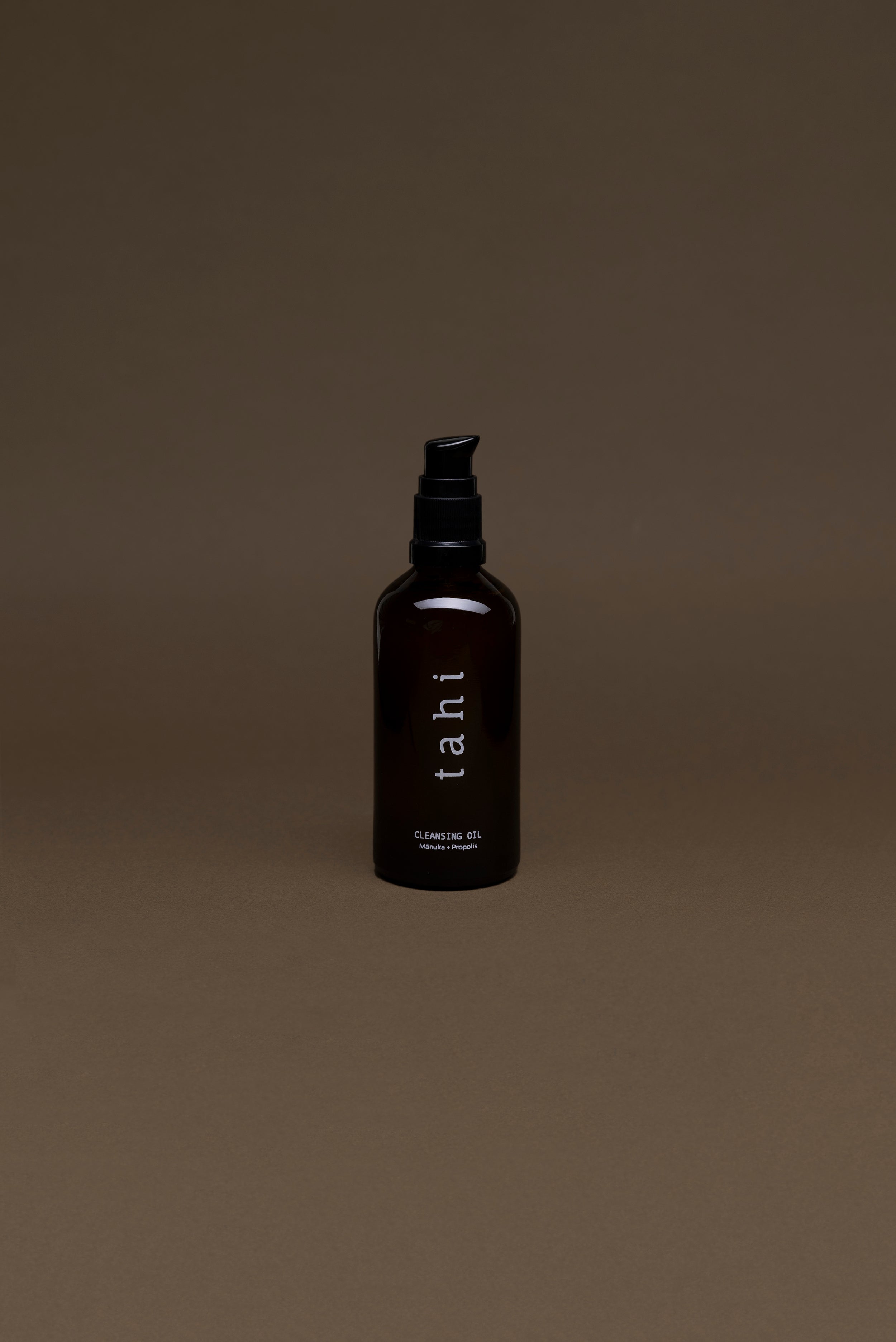 Facial cleansing oil with Manuka and Propolis by Tahi skincare