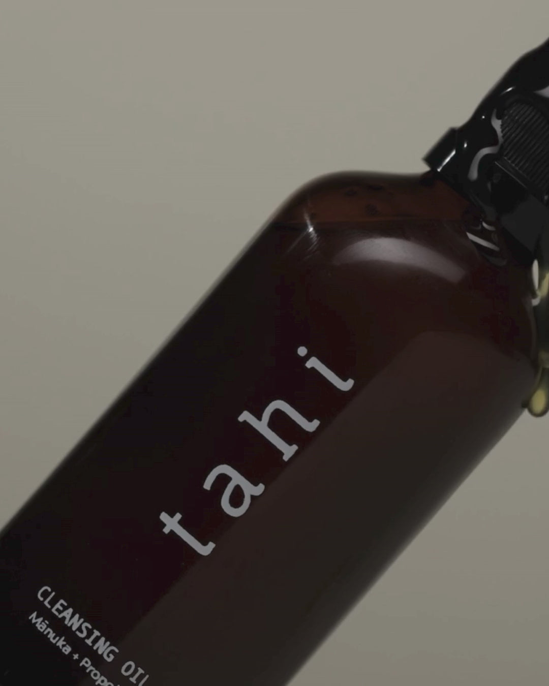 Tahi brand cleansing oil video, product bottle close-up